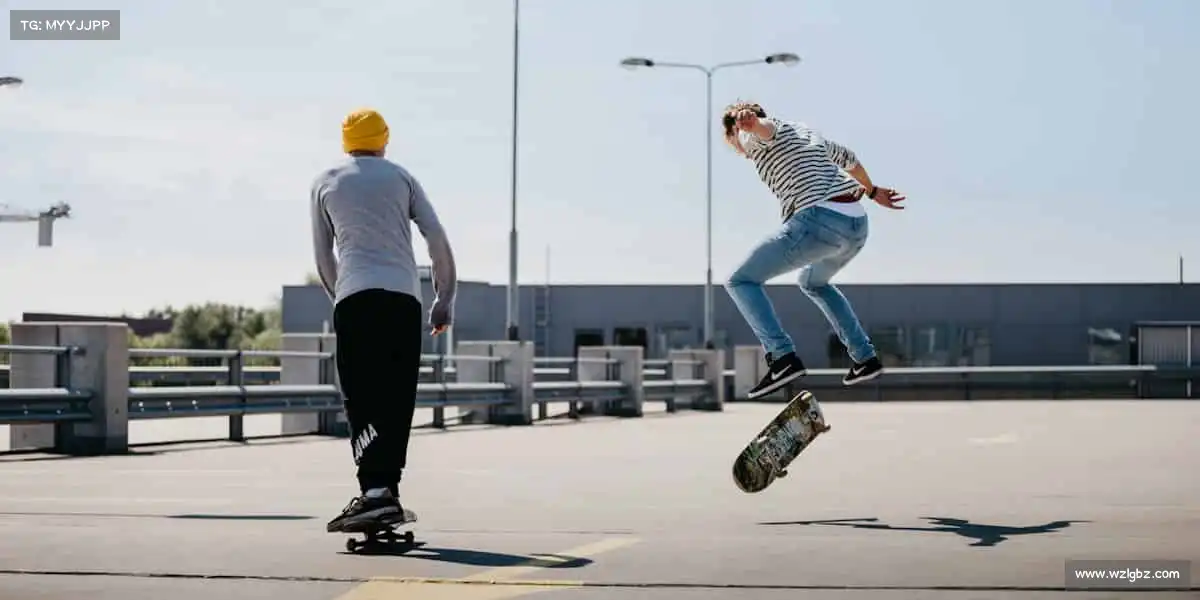 <strong>leyu·乐鱼(官方)APP下载</strong>🎁潮酷周边，把热爱穿在身上！